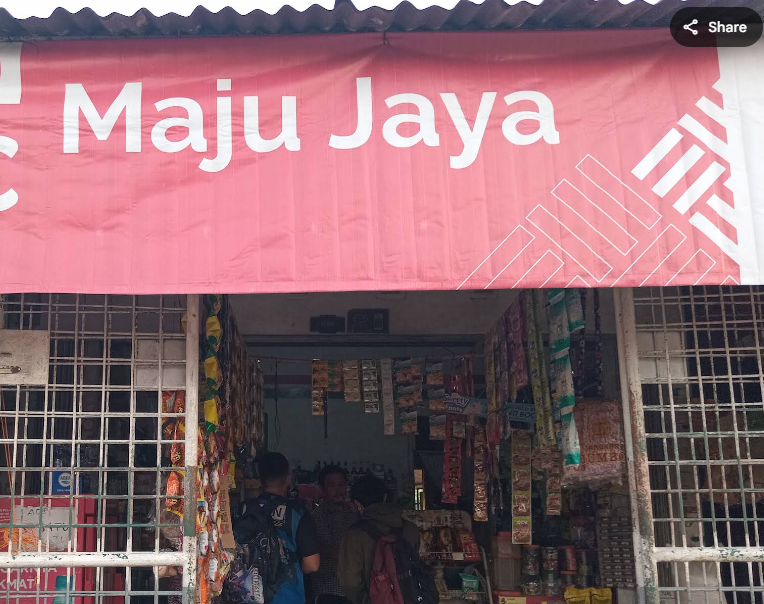 Tampak depan Toko Maju Jaya di Jl. Gereja